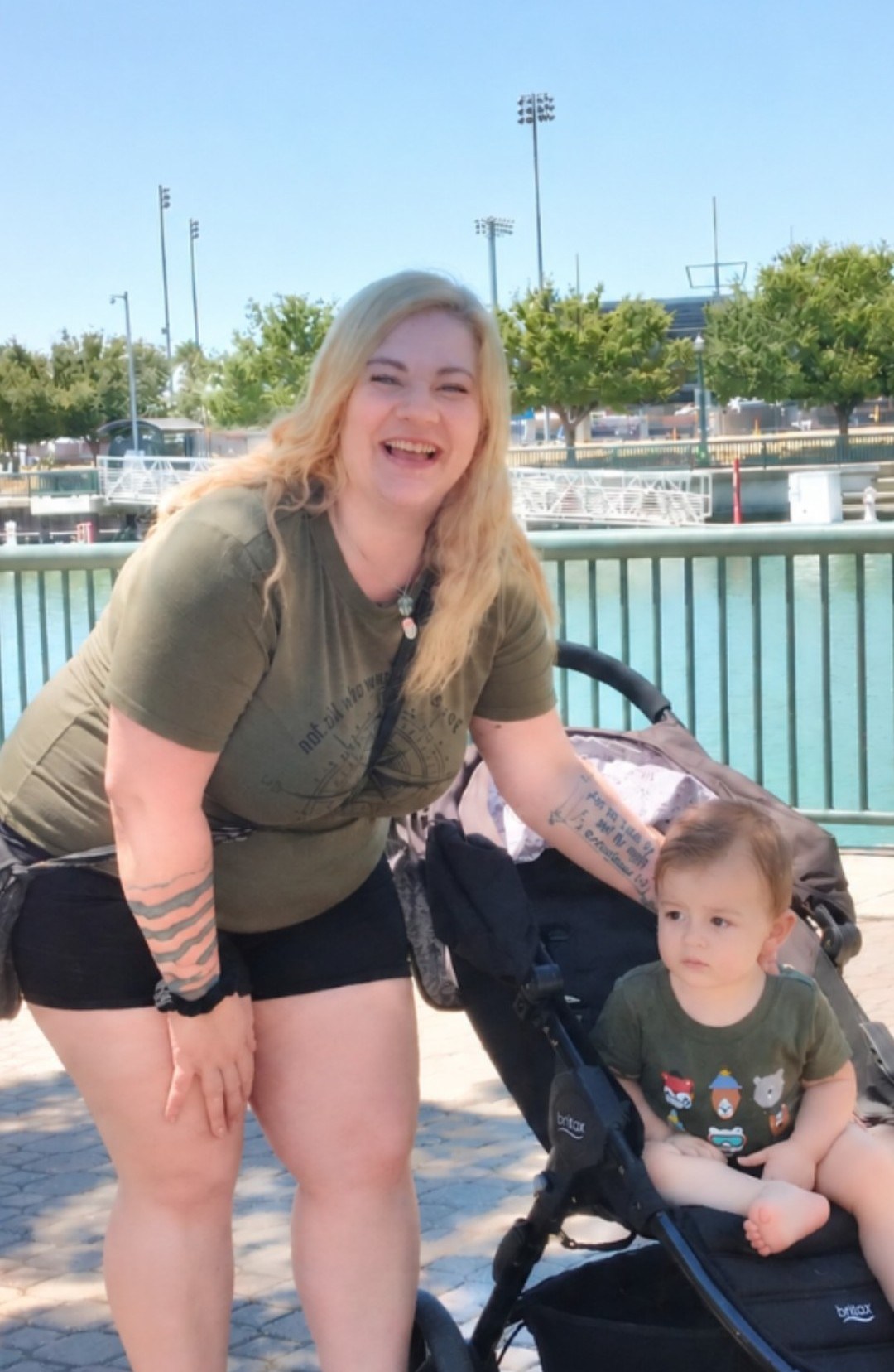 Lisa Everhart with her young child before her personal body transformation