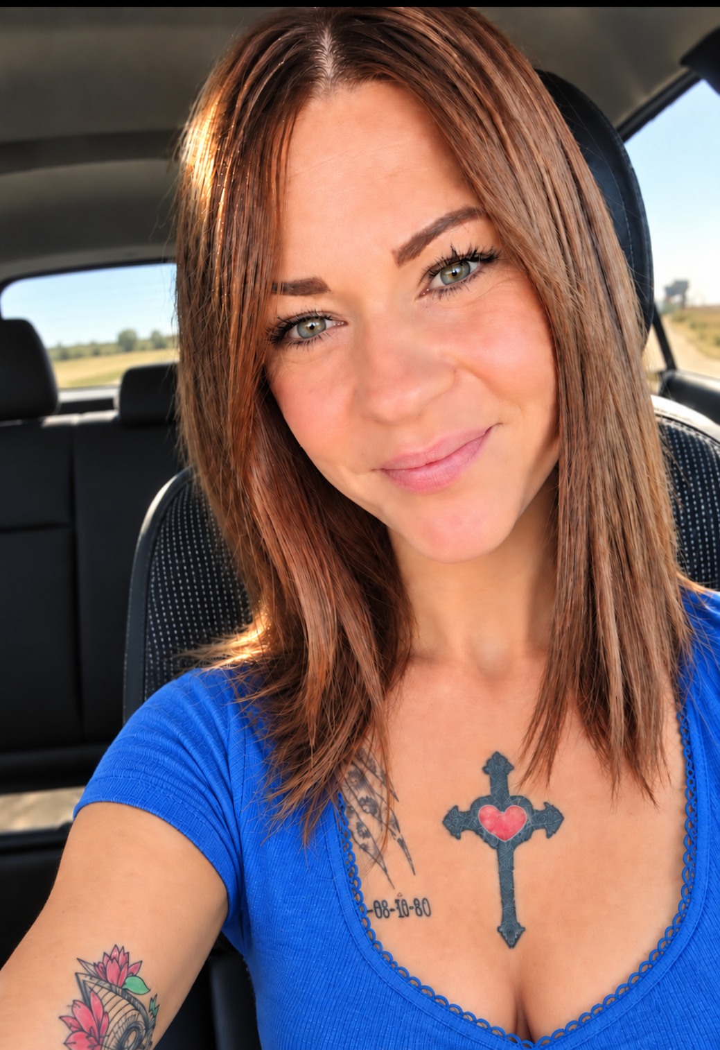 Lisa Everhart wearing a blue top